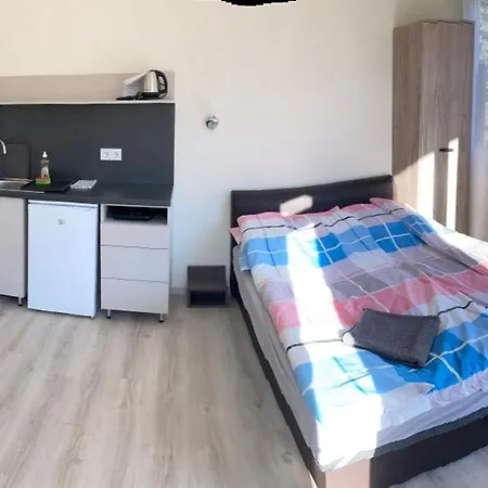 Parti 1 Apartment Zamardi