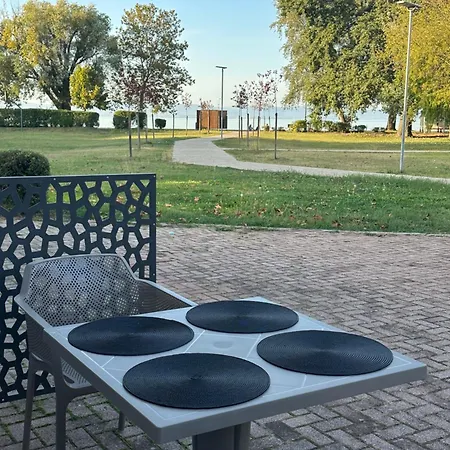 Parti 1 Apartment Zamardi